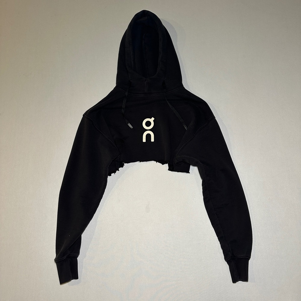On Running Cropped Hoodie Womens Sm Black Croppy Pullover Athleisure Sweatshirt